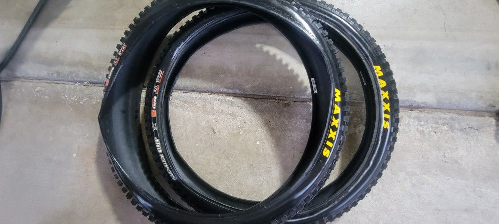 Maxxis Minion DHF 24"..