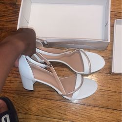 WHITE HEELS SIZE 8