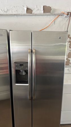 GE side-by-side fridge 33 inches wide