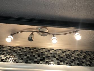 Light Needs One Bulb Replaced Make An Offer 