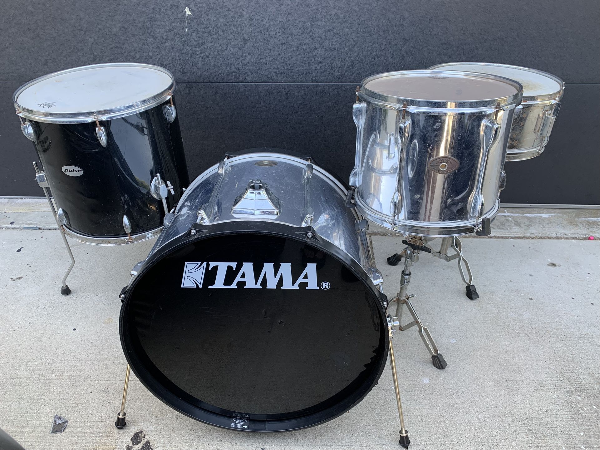 Tama Rockstar Series 4pc Drum Set 22-16-12-14”