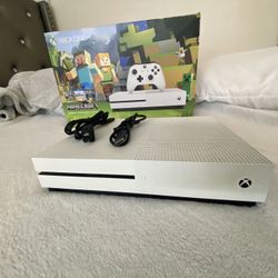 Xbox One S - Like New No Problems Runs Perfectly Fine With 500 GB’s ⚠️No Controller Included⚠️