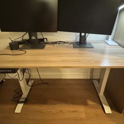 Adjustable Desk And Dell monitors 