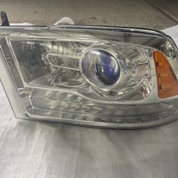 2013,2018 DODGE RAM 1500,2500,3500 HEADLIGHT 