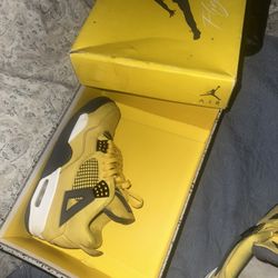 Jordan 4 Thunders
