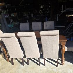 Comedor de Madera con 8 Sillas.