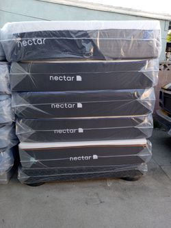 Nectar Mattress.    Nectar Premier Queen Size -13" Thick  Memory Foam