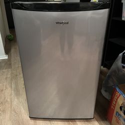 Whirlpool Mini Fridge 