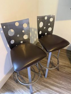 Set of bar stools