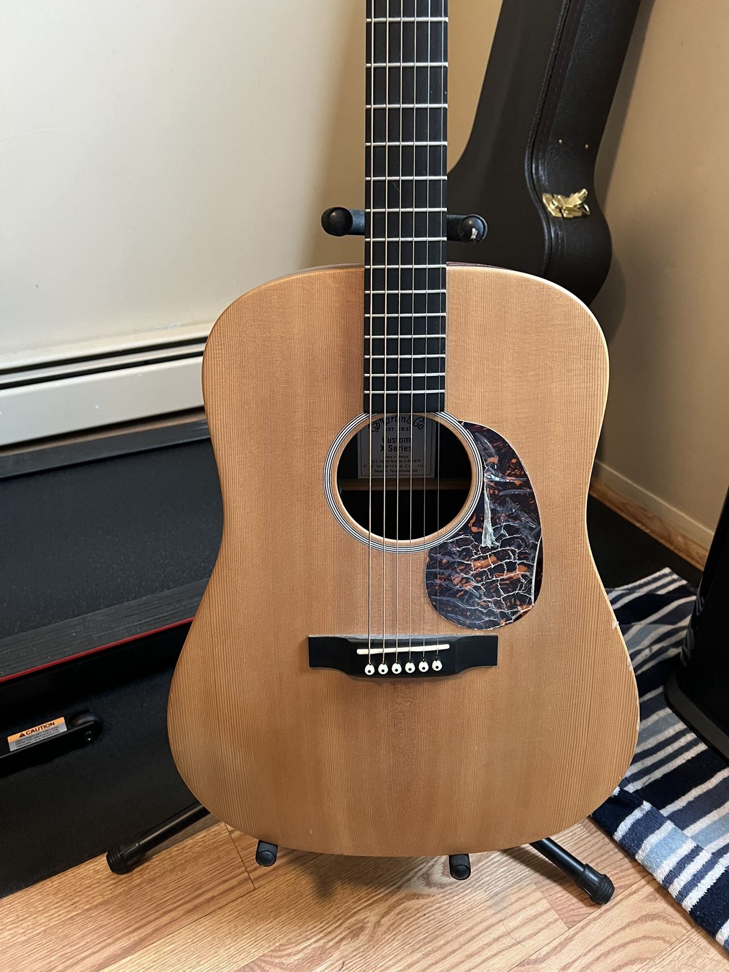 Used Martin DX1AE w/ Case. Great Condition; Barely used