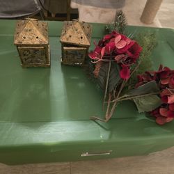 Free Christmas Plants And Lanterns