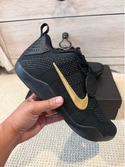 Kobe 11 Fade to Black Size 10 M