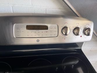 Slightly used oven !