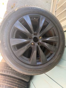 4 Michelin Latitude P235/55R18 Tires on Nissan ENKEI Black Spoked Alloy Wheels. 18”
