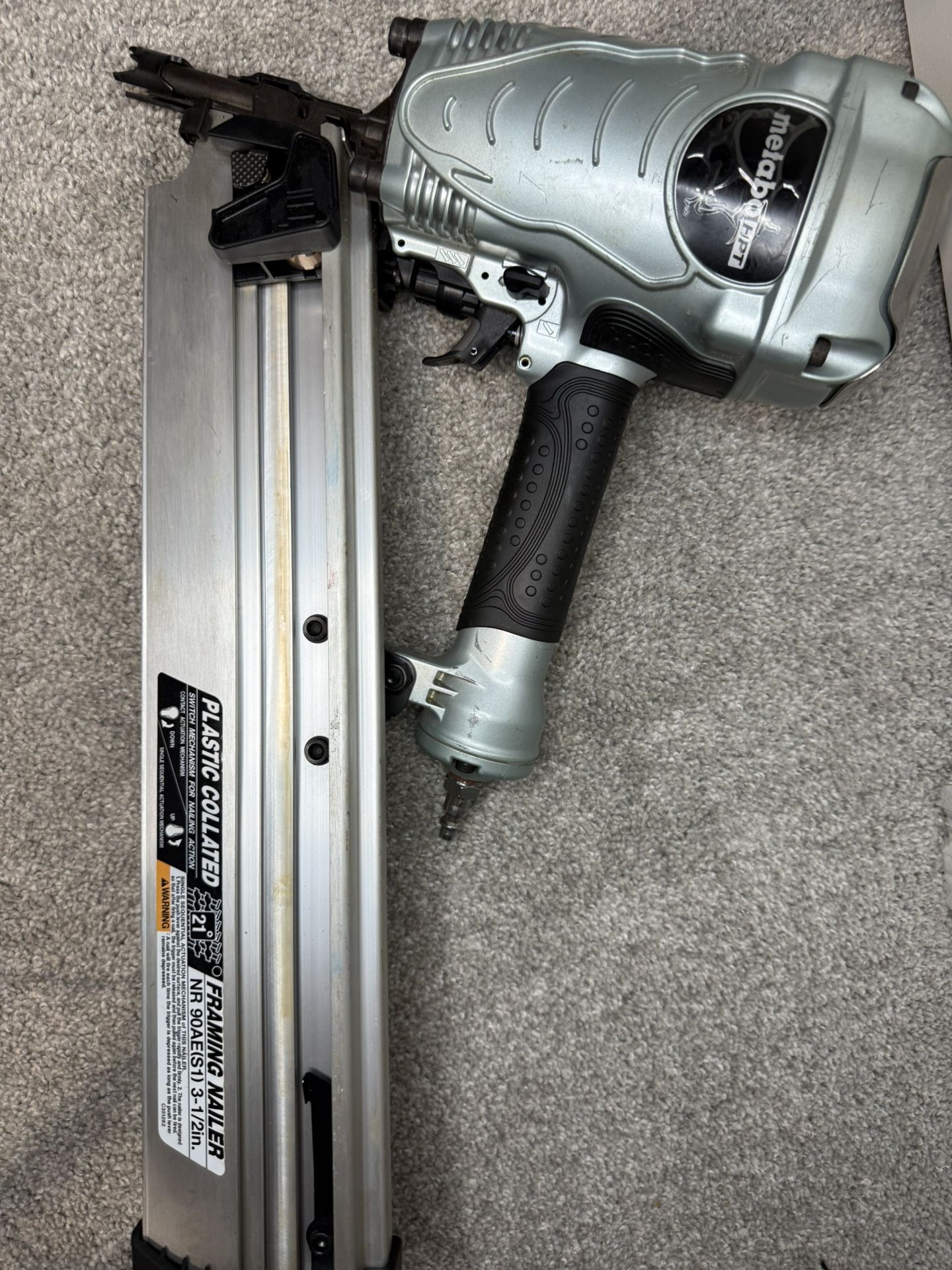 Metabo HPT NR90AES1M 3-1/2 inch plastic collated framing nailer