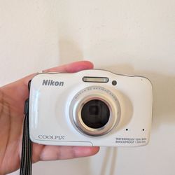 Nikon COOLPIX S32 13.2MP Waterproof Digital Camera 
