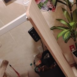 Electronic Lifting Table/Uses Vary