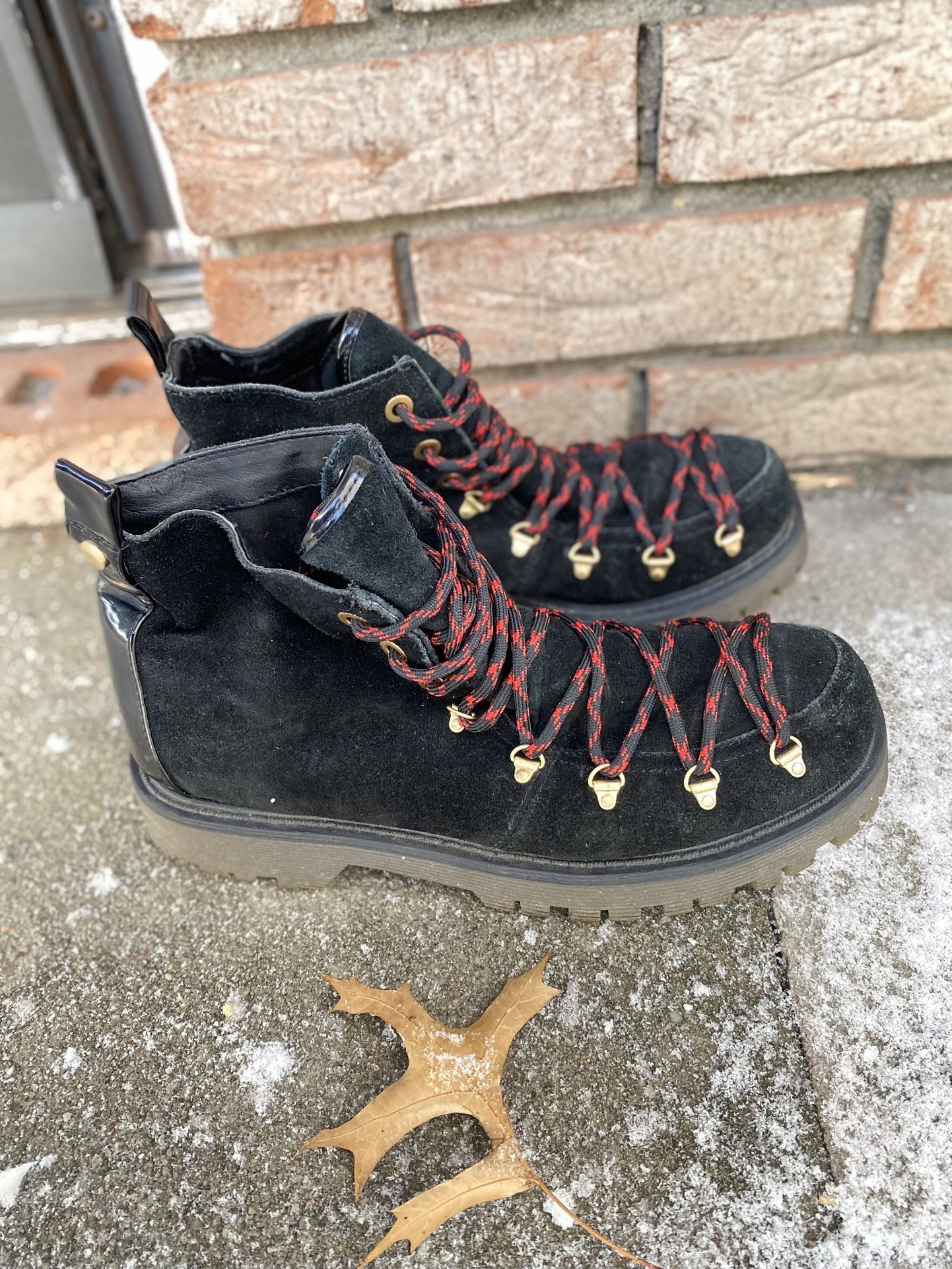 Circus By Sam Edelman Womens Black Boots With Red And Black Laces Size 7:5