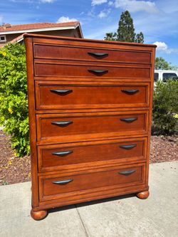 5 Drawer Wood Dresser Chest of Drawers Furniture Great Condition