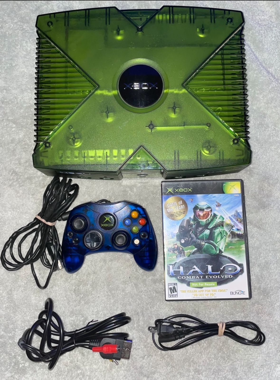 GREEN ORIGINAL XBOX HALO SPECIAL EDITION CONSOLE WITH VIDEO GAME & CONTROLLER