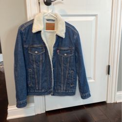 New Women’s Levi’s Sherpa Lined Jean Jacket 