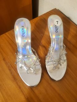 New cute Ladies Clear heels 👠 size 7 made by Rialto
