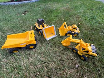 4 Toy Construction Vehicle Trucks Plastic Dump Truck Bull Dozer Excavator