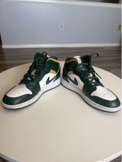 Nike Air Jordan 1 Mid Shoes