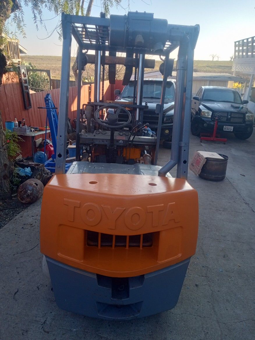 5,000 Lb Forklift