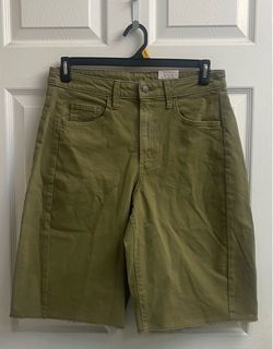 Brand new Time and Tru Women’s washed green barrel Bermuda shorts size 12