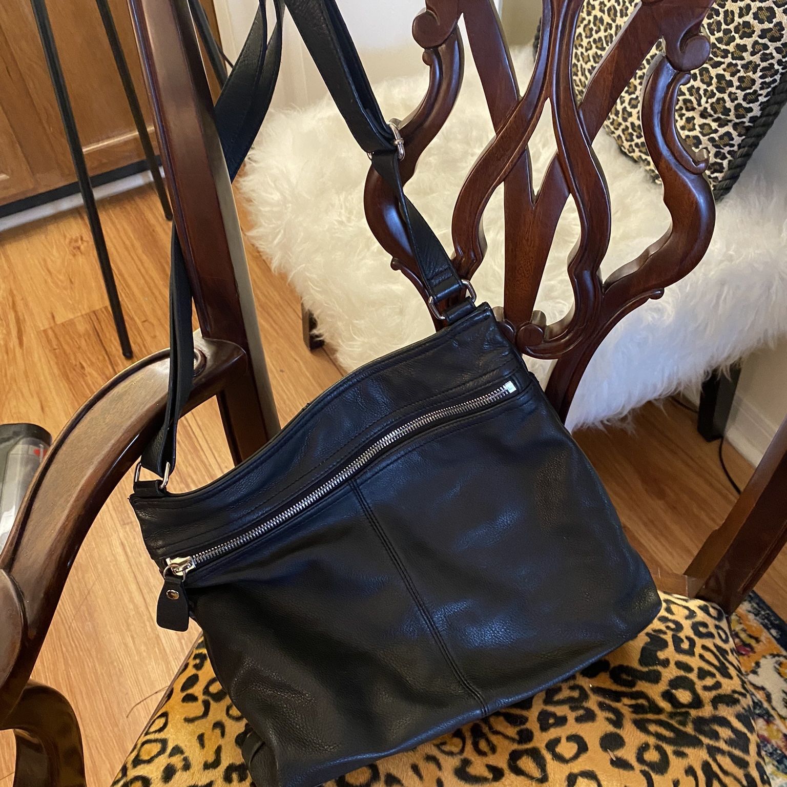 Vintage Authentic Soft Leather Margot Womens Crossbody Purse for Sale in  Nashville, TN - OfferUp