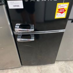 Galanz GLR40TBKER mini Fridge