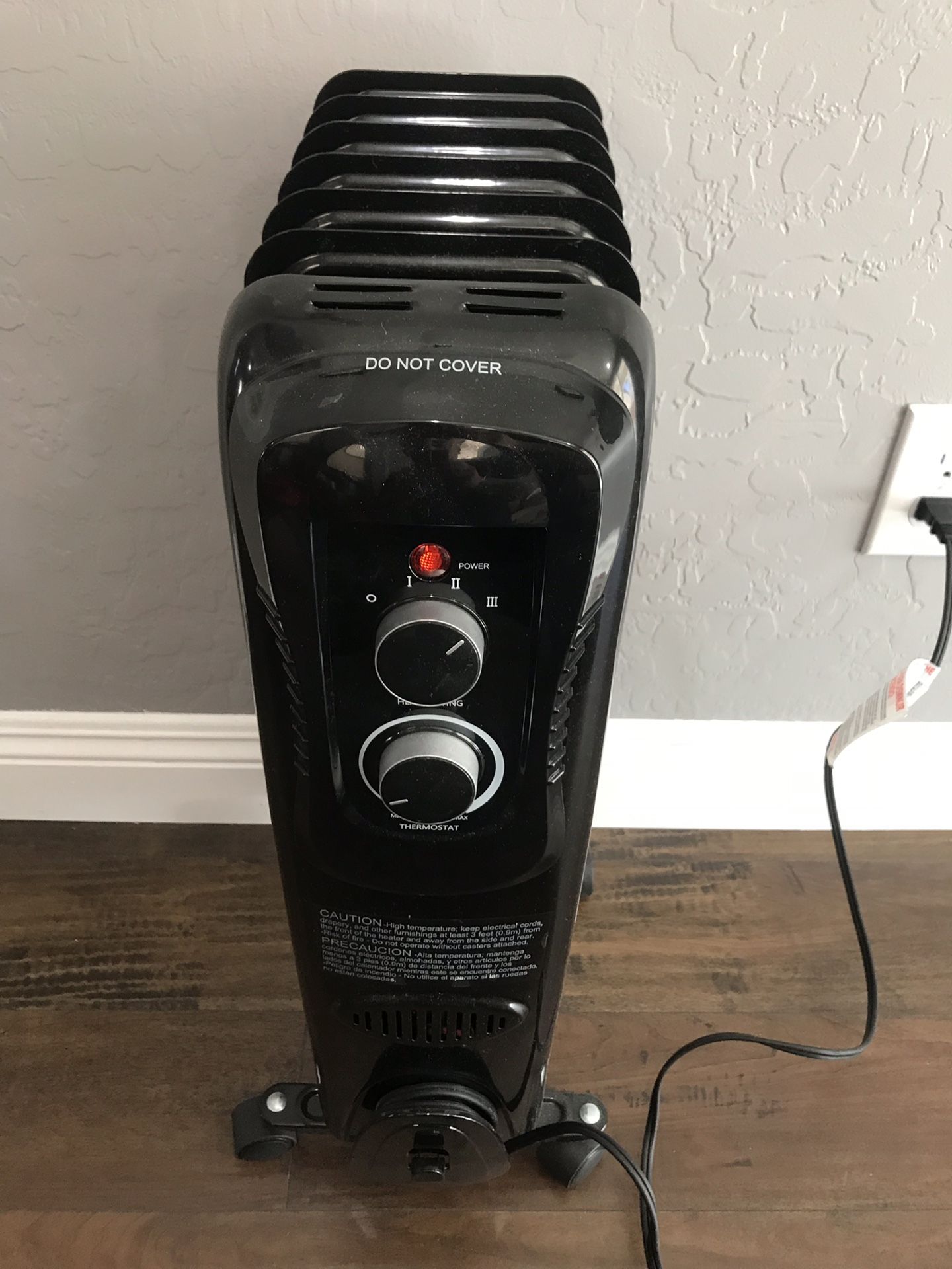 Portable heater Intertek model HO-0270B