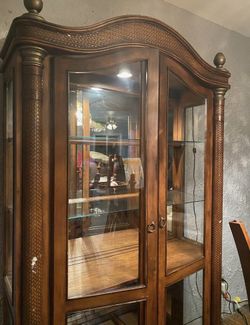 Show Case Cabinet