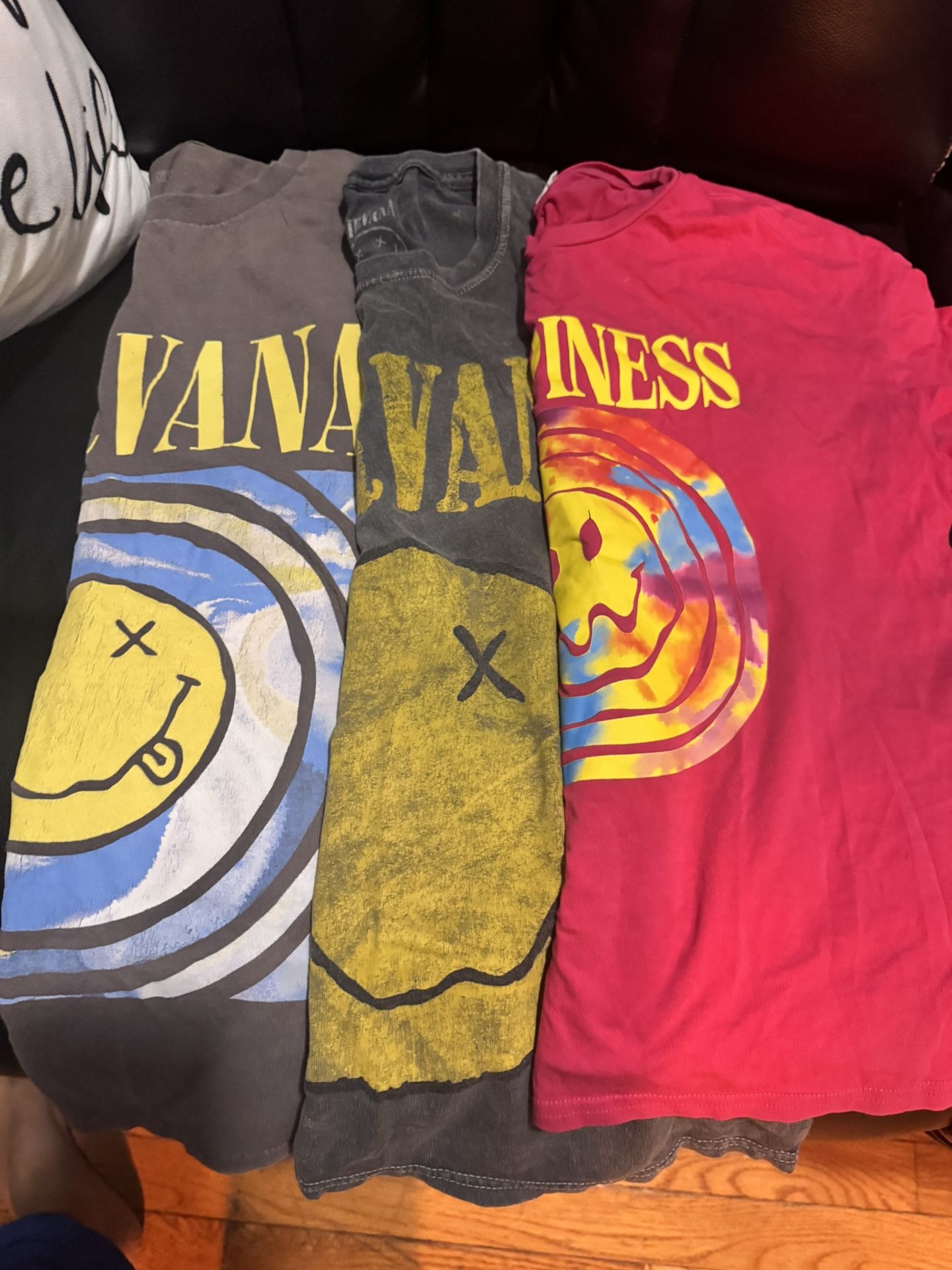 4 T-shirts & 1 Leggings For $10