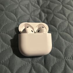 LIGHTLY USED Authentic Apple AirPods 4 (Noise Cancellation)