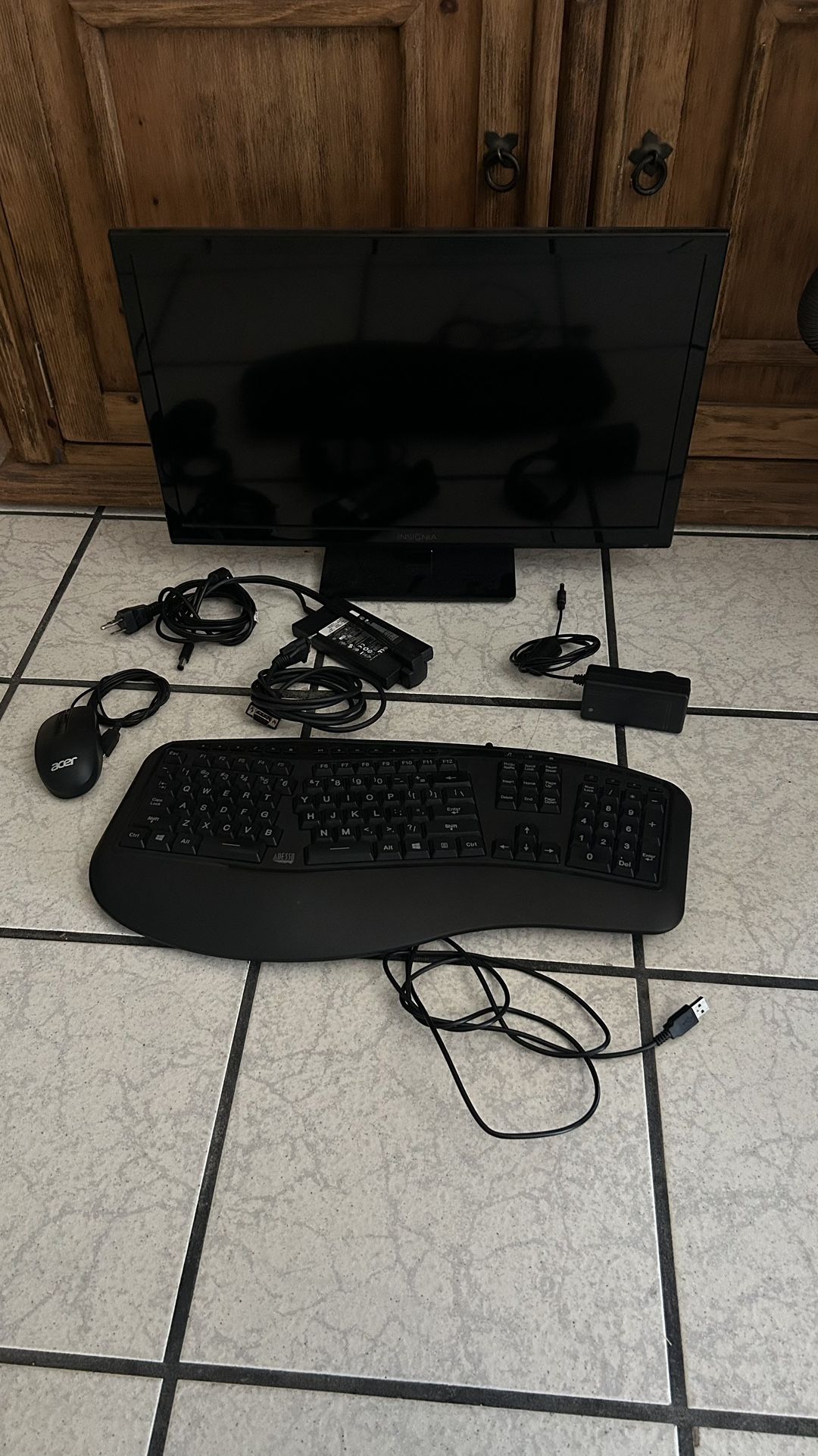 Desktop Computer Screen & Accessories