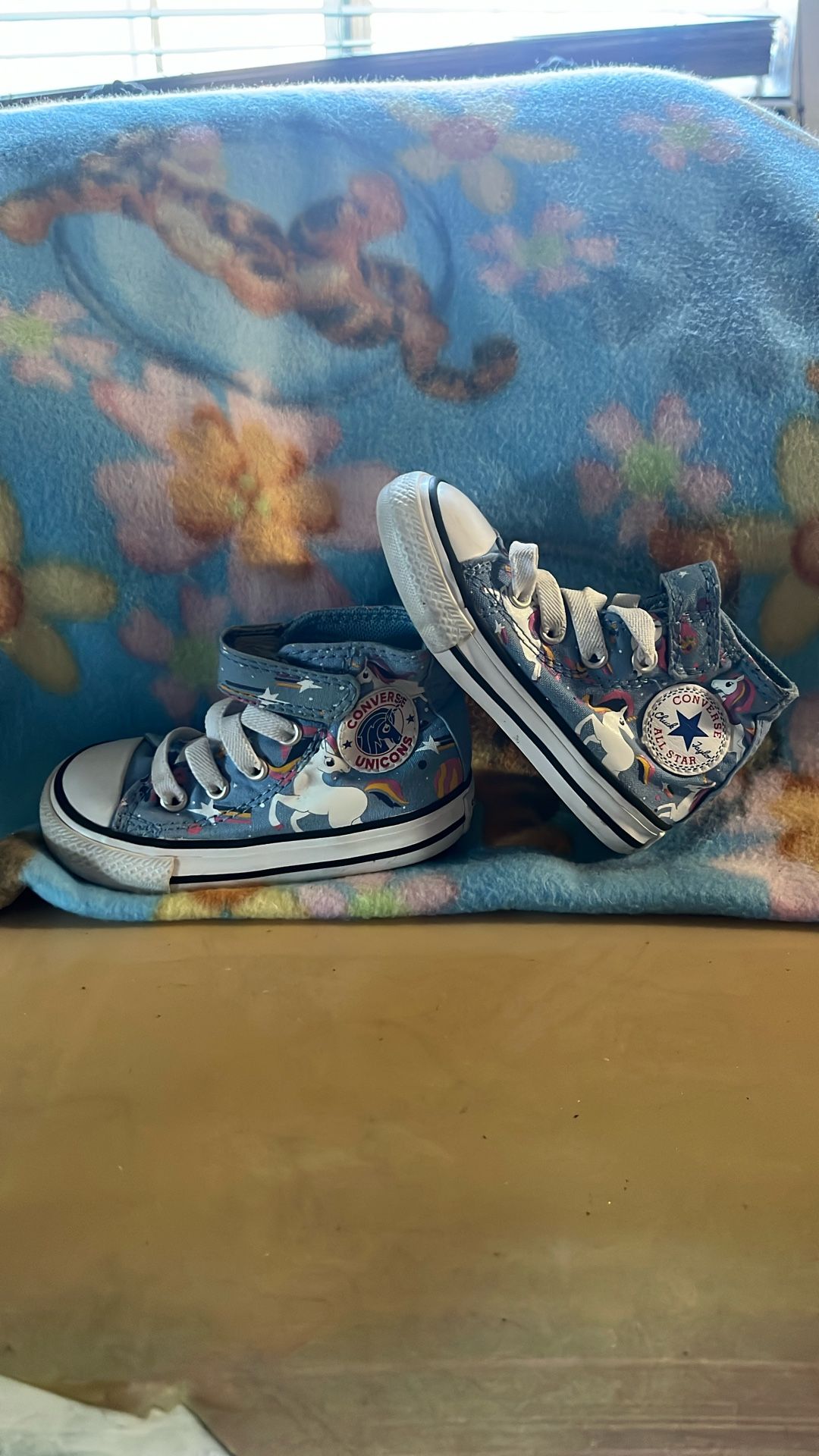 Converse Tosieron Shoe Size 5