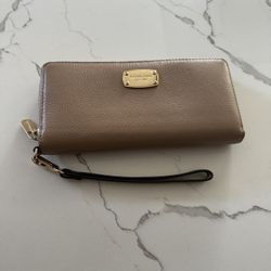 Michael Kors Wristlet 