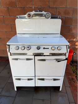 Vintage Okeefe & Merritt stove