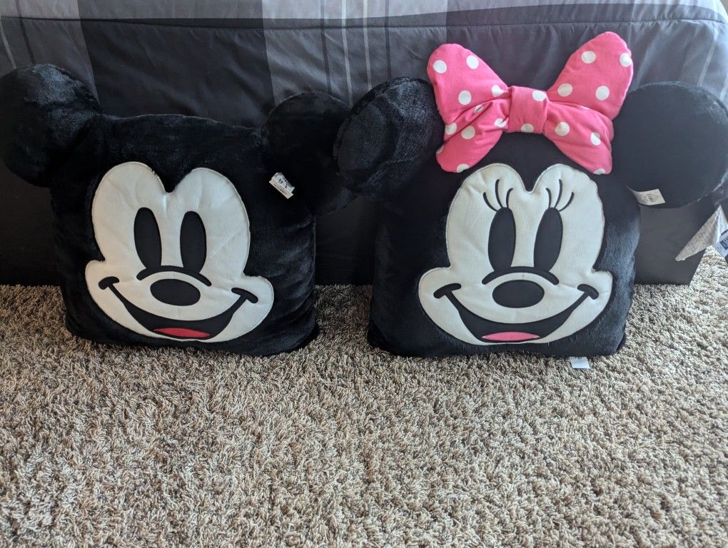 20"x20"- Mickey & Minnie Throw Pillows