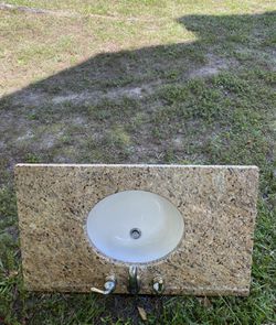 39”x22 granite vanity top , bowl has a crack but no leaking, can be change also , comes with faucet and drain. 80$