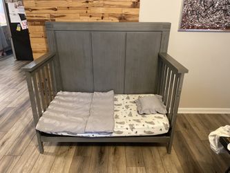 Oxford Baby Piermont Collection Convertible Crib in Rustic Stonington Gray for Sale in St. Petersburg FL OfferUp