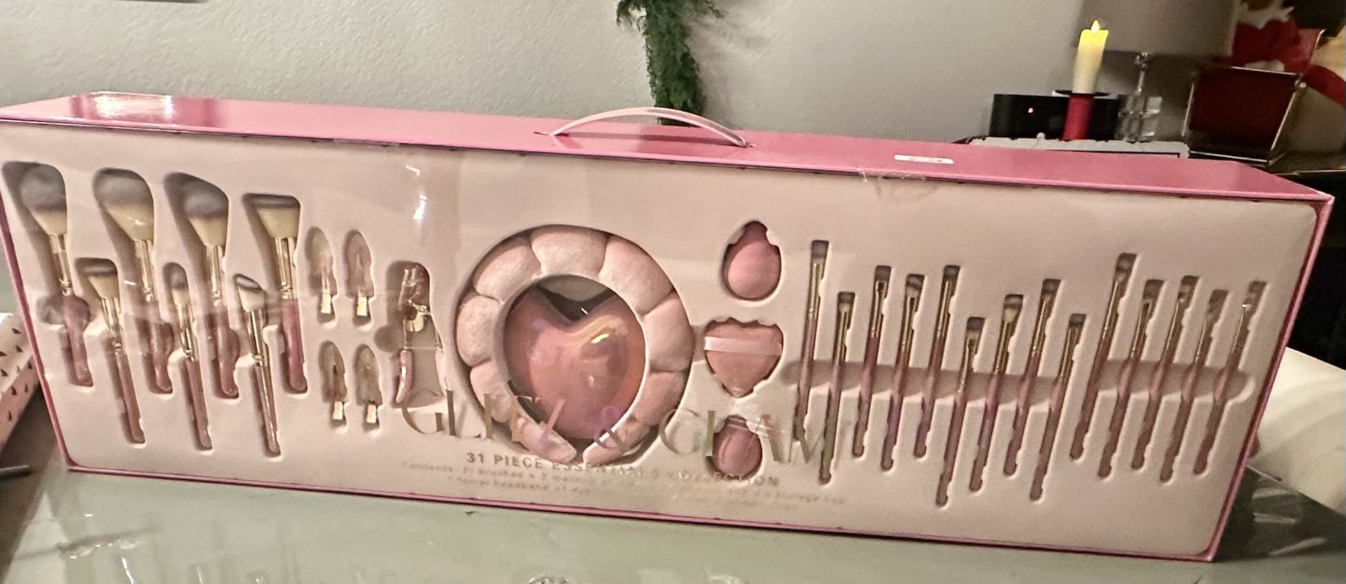 31 Piece Glitz & Glam Makeup Brush Set * Firm Read Description *