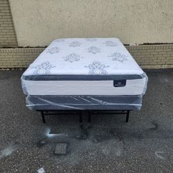 Brand New Queen Size Plush Pillow Top Serta Mattress And Box Spring In Plastic 