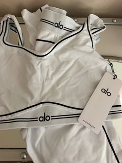 ALO SET • BRA (L) LEGGINGS (M) • WHITE