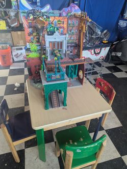 Ninja turtles play set with Michael Angelo action figure