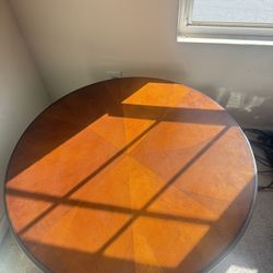 Solid Wood Round Accent Table – Great Condition