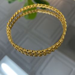 21k Twisted Bangle