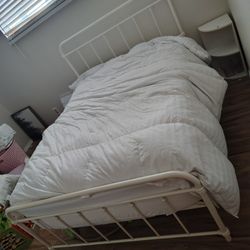 Queen Bed Frame With Mattress 